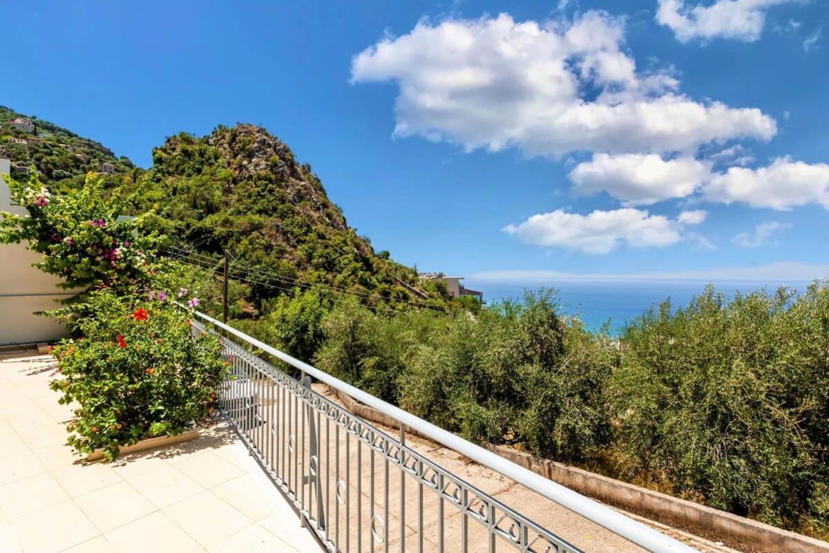 Vila Aigli Fully Equipped Getaway - Seaview Lux Retreat Kalamata Exteriér fotografie